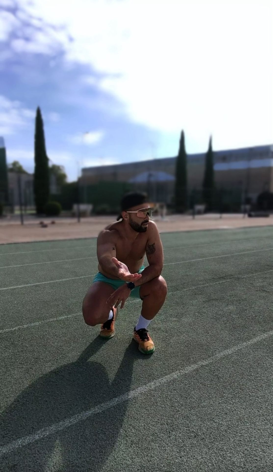 Miguel en pista de atletismo